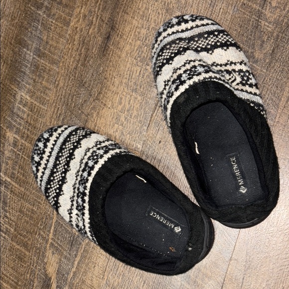 Women’s Black and White Slippers- - Picture 1 of 4